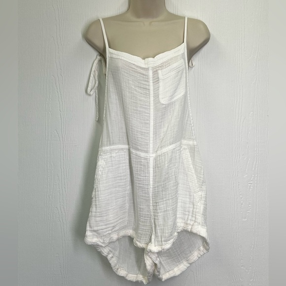 Abercrombie & Fitch Pants - Abercrombie & Fitch - White Lightweight Adjustable Strap Short Romper Size XL